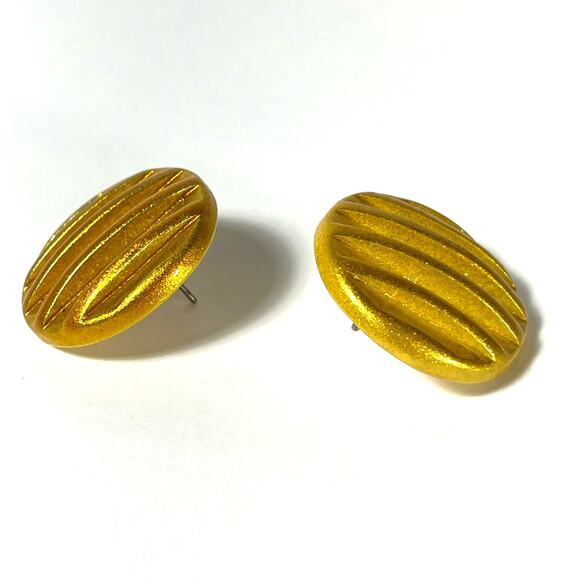 Gold Painted Earrings, Vintage Round 1 1/4" inches Deep Ridges Plastic Pierced - Picture 3 of 6